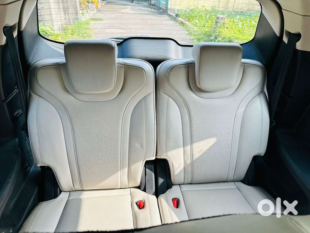 Mahindra Xuv700 2.0 Ax 7 Petrol Mt Str, 2022, Petrol