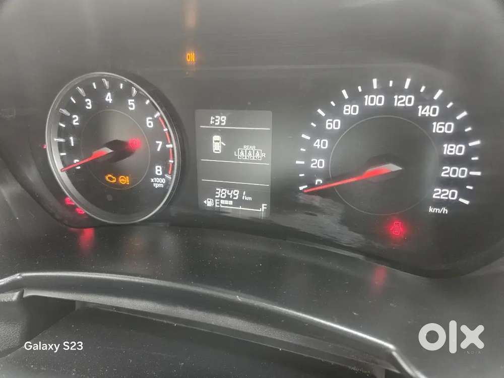 Maruti Suzuki Swift Vxi  Optional 2024