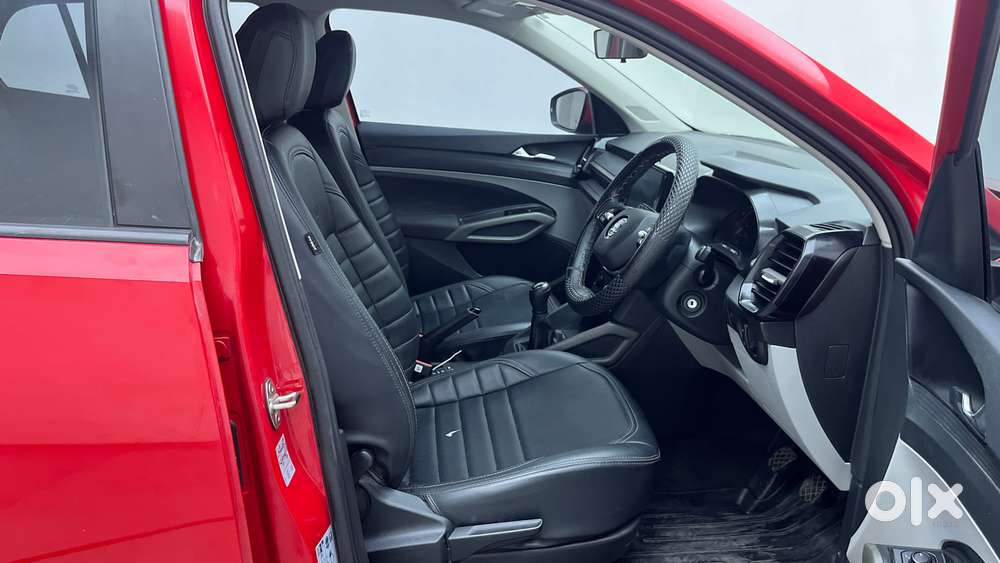 Skoda Kylaq Signature, 2025, Petrol