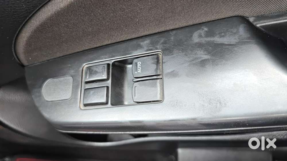 Maruti Suzuki Swift Lxi Optional-o, 2017, Petrol