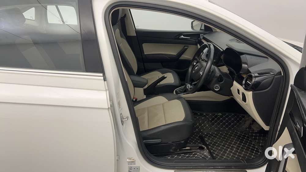 Skoda Slavia Style 1.0l Tsi At, 2023, Petrol