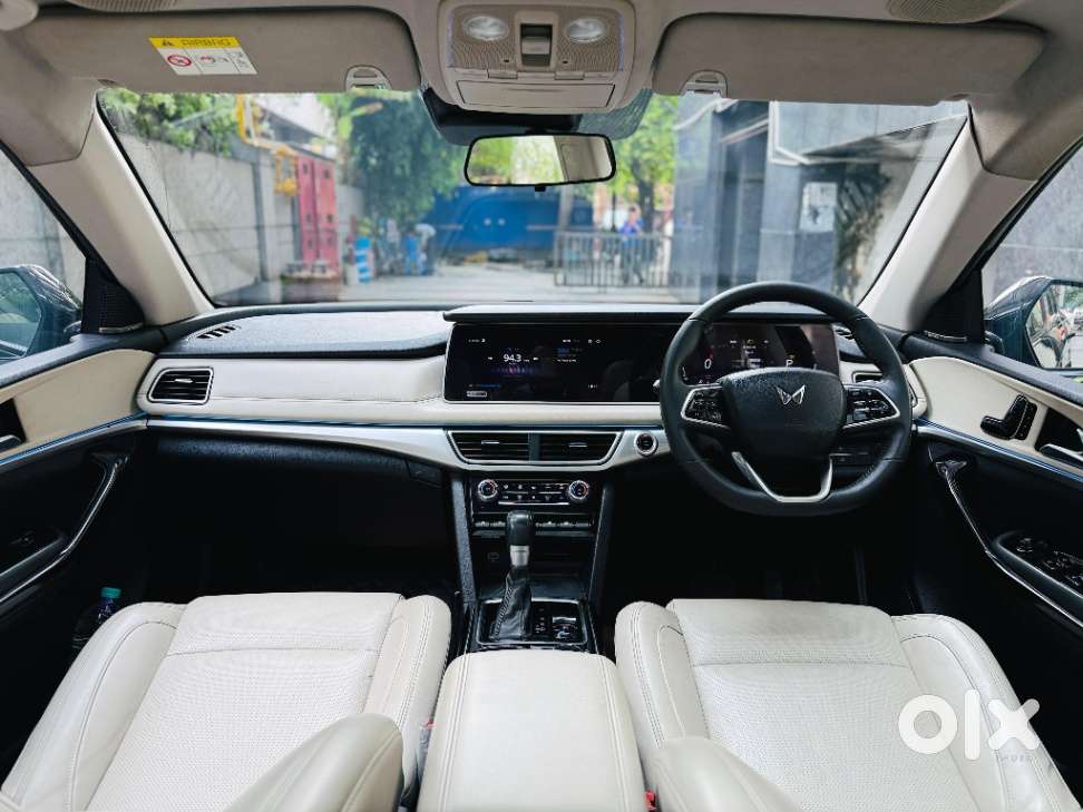 Mahindra Xuv700 2.0 Ax 7 Petrol At Luxury Pack Str, 2022, Petrol
