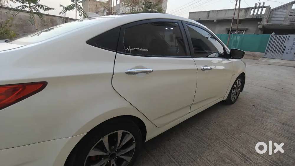 Verna1.6 Sx (0) With Sunroof Diamond Cut Alloy Wheel