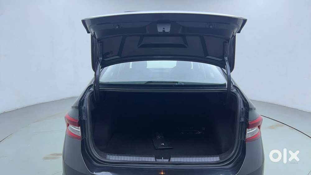 Skoda Slavia Style 1.0l Tsi At, 2022, Petrol