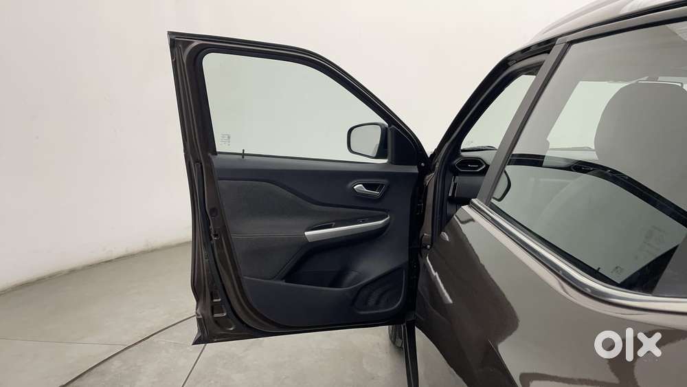 Nissan Magnite 1.0 Xv Premium, 2024, Petrol