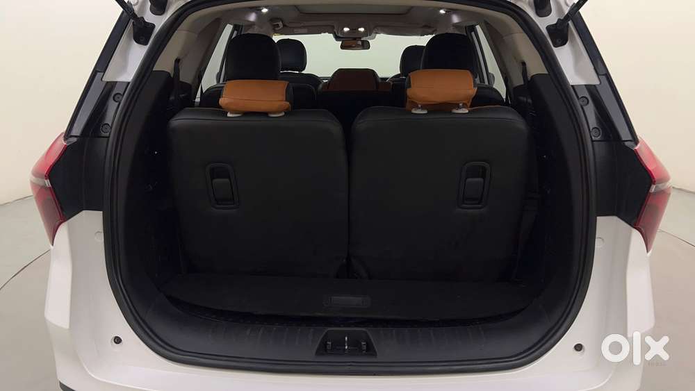 Mahindra Xuv700 2.2 Ax 7 Diesel Mt Luxury Pack Str, 2025, Diesel