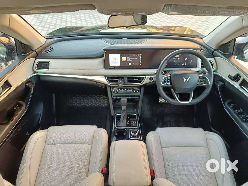 Mahindra Xuv700 2.0 Ax 7 Petrol At Luxury Pack Str, 2023, Petrol