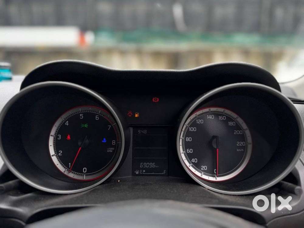 Maruti Suzuki Swift Vxi + Manual, 2022, Petrol