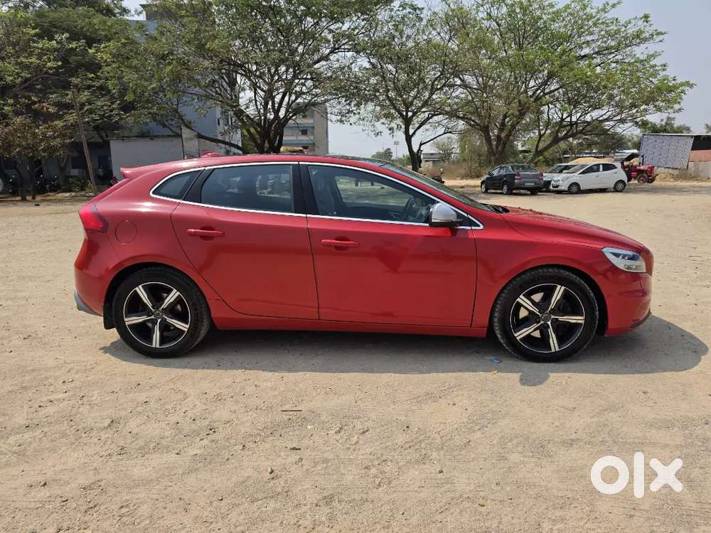Volvo V40 2017 Diesel 97000 Km Driven. Neatly Maintained