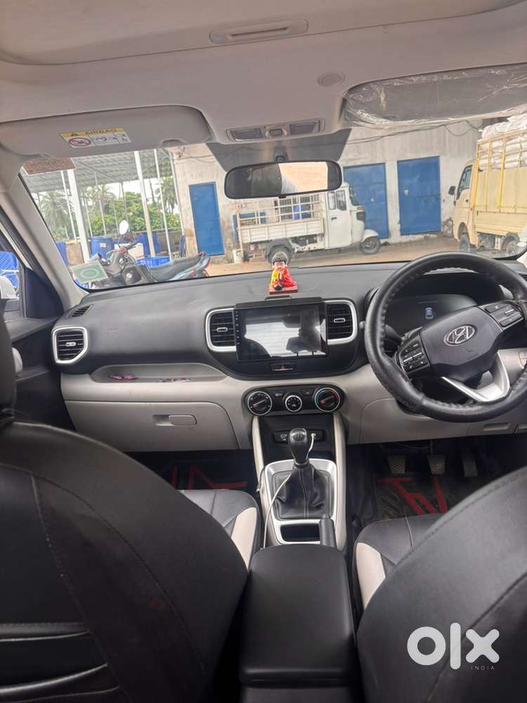 Hyundai Venue Petrol 2025