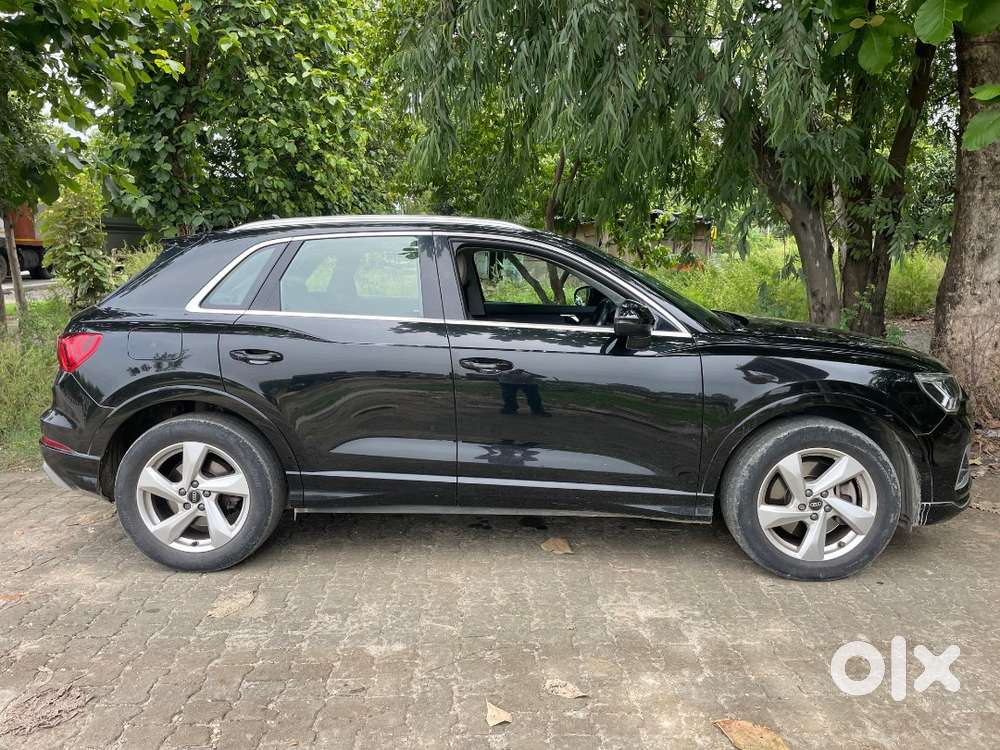 Black Audi Q3 Petrol