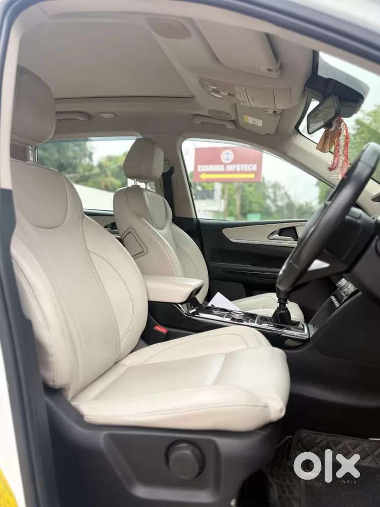 Mahindra Xuv700 2.2 Ax 7 Diesel Mt Luxury Pack Str, 2022, Diesel