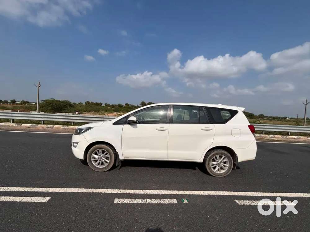 Toyota Innova Crysta G 2016