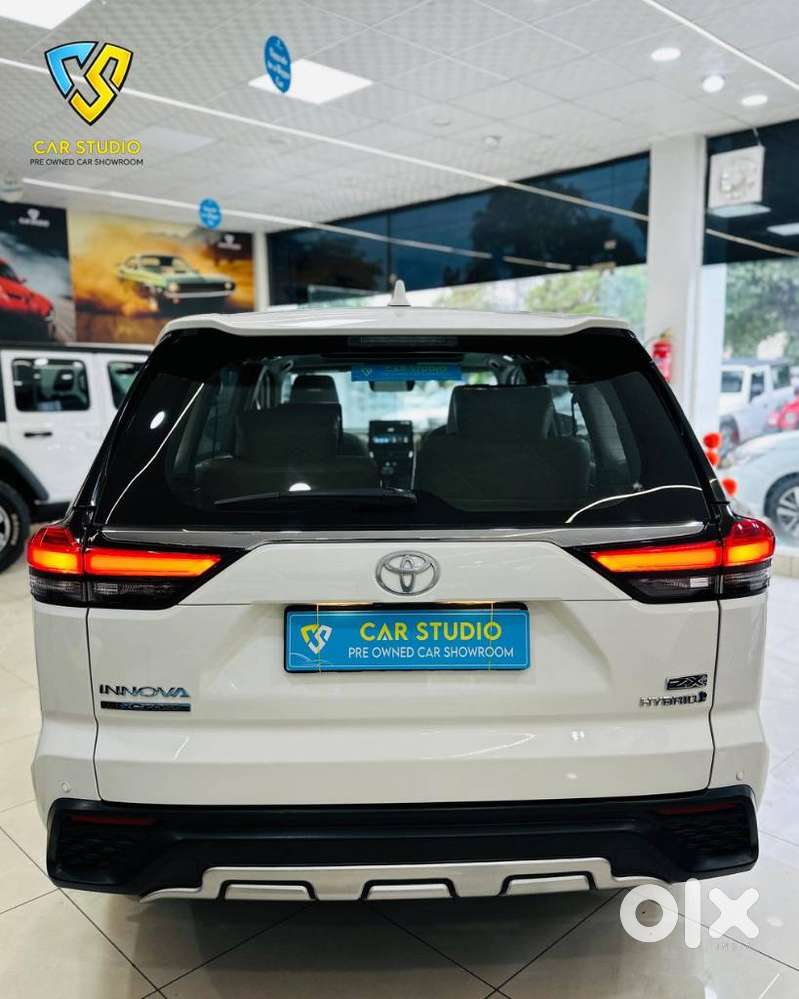 Toyota Innova Hycross 2.0 Zx (o) Hybrid 7 Str, 2024