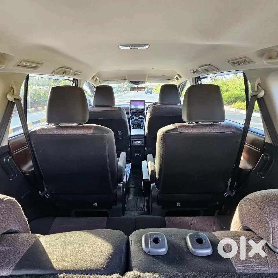 Toyota Innova Hycross, 2025, Petrol