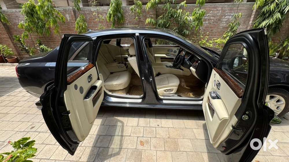 Rolls-royce 2011 Luxury Car