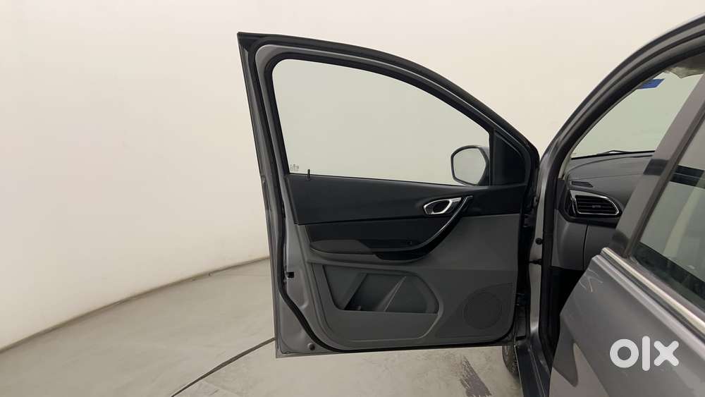 Tata Tigor Xza, 2018, Petrol