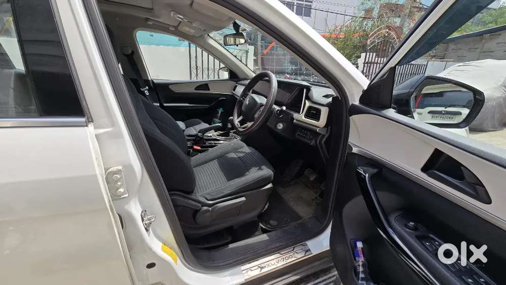 Mahindra Xuv700 Diesel Ax5 At 2024