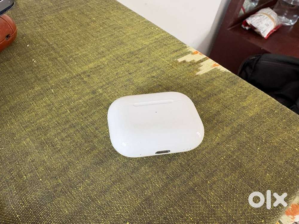 Apple Airpods Pro 2 with USB C Charging Case