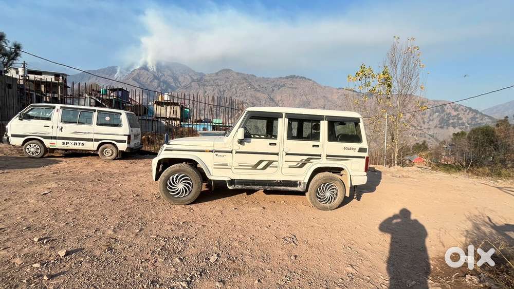 Bolero Bs6 Center Lock All Power Window Adjustable Seats