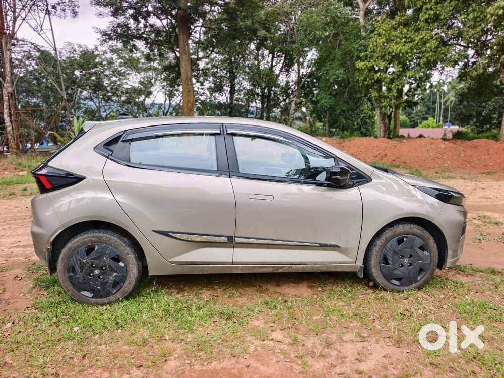 Tata Altroz Creative S, 2025, Petrol