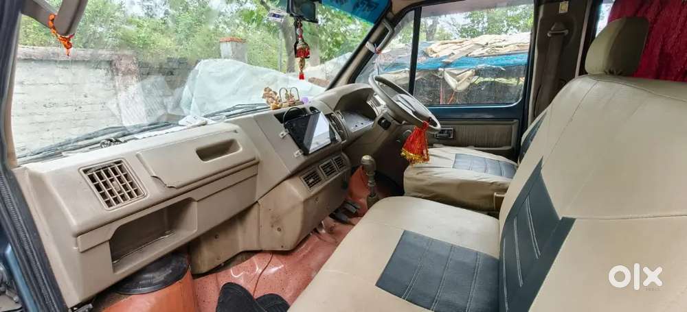 Tata Winger Deluxe 2011 Diesel Automatic Roof