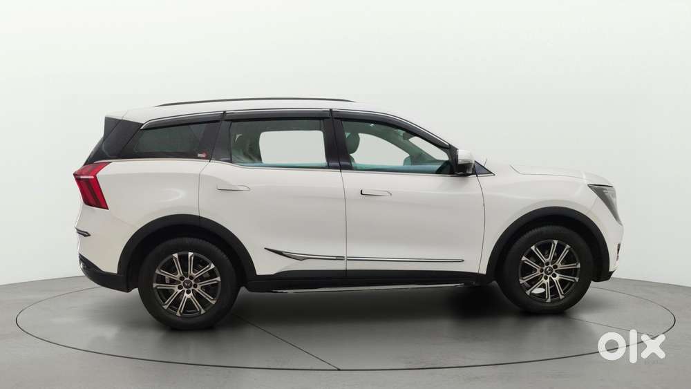 Mahindra Xuv700 2.0 Ax 5 Petrol Mt 7 Str, 2021, Diesel
