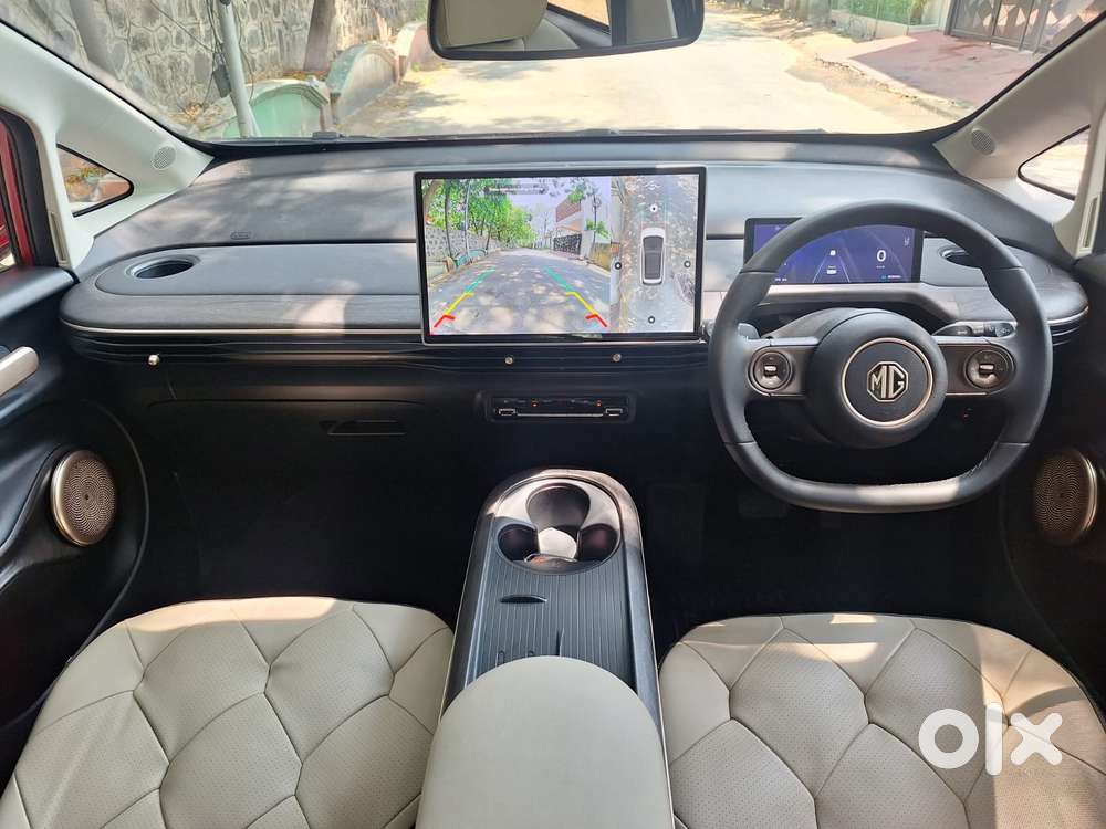 Mg Windsor Ev Essence, 2025, Petrol