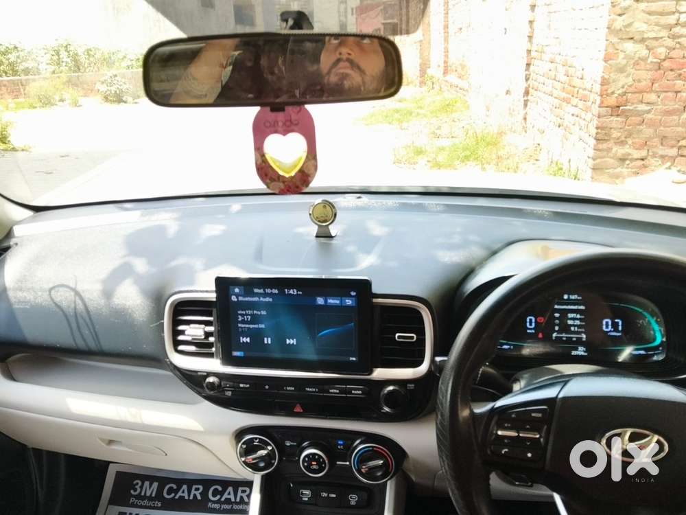 Hyundai Venue Petrol 23500 Km Driven