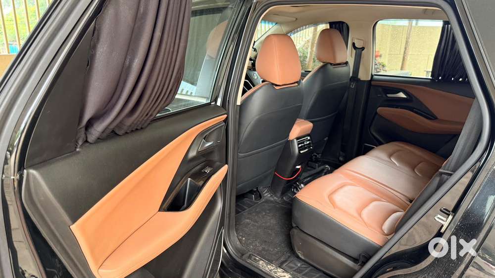 Mg Hector Plus Savvy Pro 1.5 Turbo Petrol Cvt 7 Str Dual Tone, 2023,..
