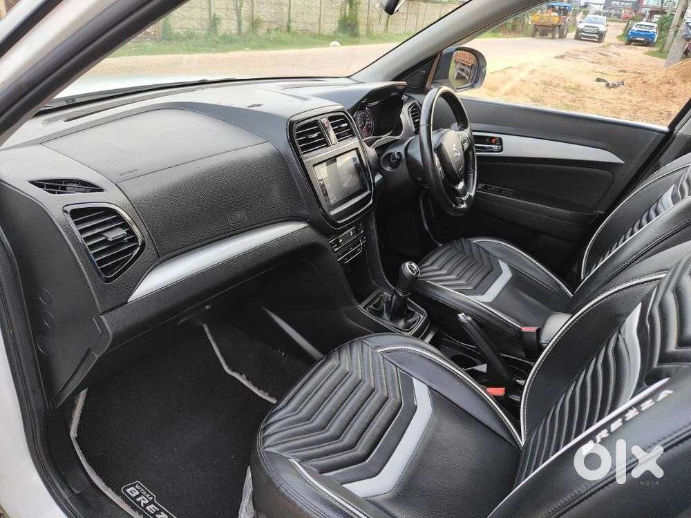 Maruti Suzuki Brezza 1.5 Zxi Plus Smart Hybrid Dual Tone, 2022, Petr..