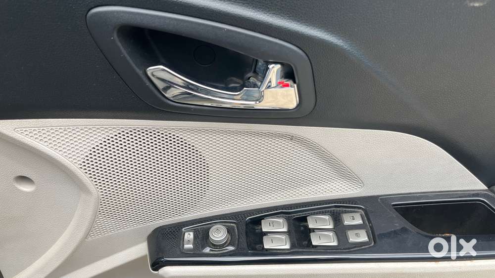 Mahindra Xuv300 W8 Option, 2022, Petrol
