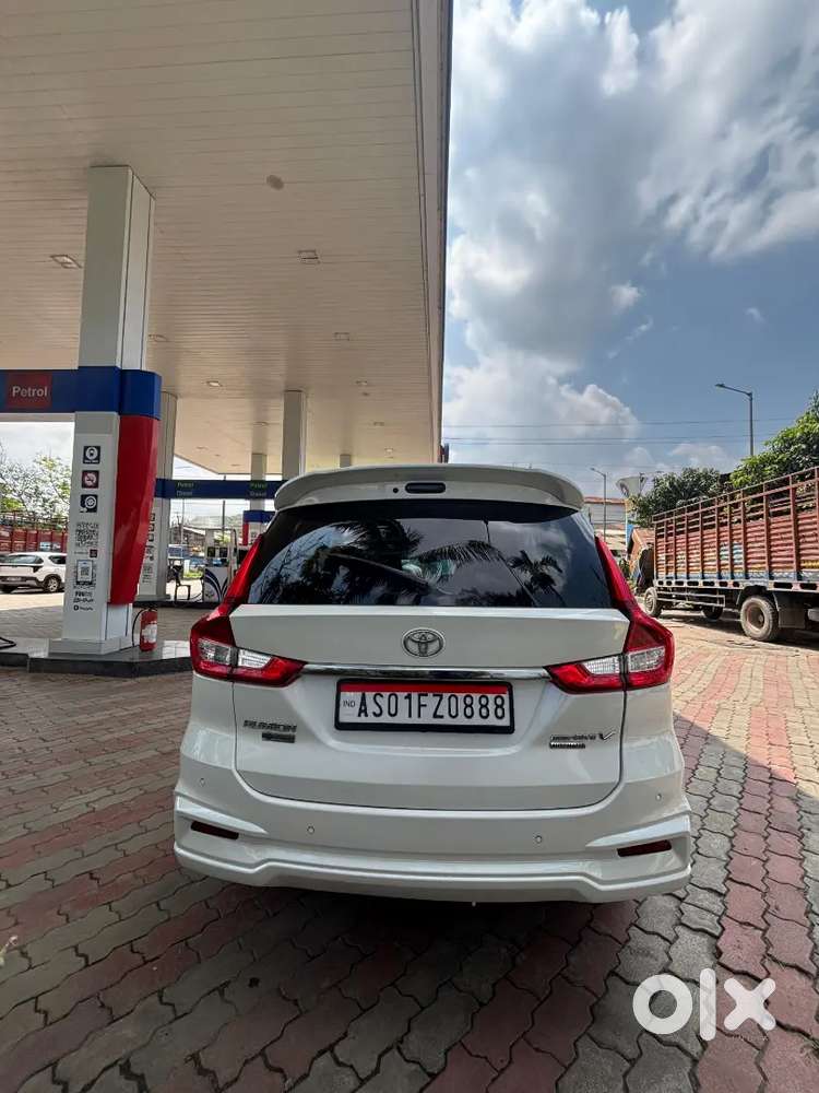 Toyota Rumion 2024 Petrol 42924 Km Driven