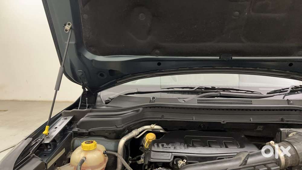 Mahindra Xuv300 1.2 W8 (o) Amt Petrol, 2022, Petrol