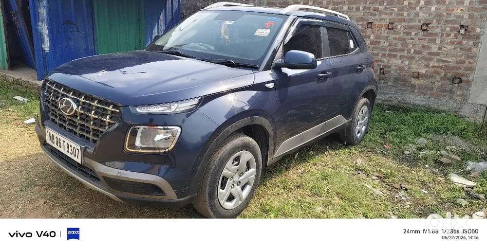 Hyundai Venue 2020 Petrol 42000 Km Driven