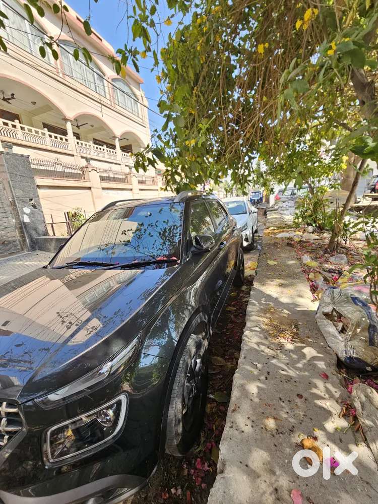 Hyundai Venue 2021 Petrol 42000 Km Driven
