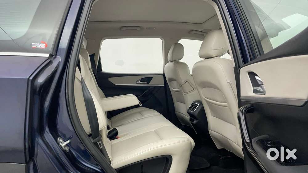 Mahindra Xuv700 2.2 Ax 7 Diesel Mt Luxury Pack Str, 2022, Diesel