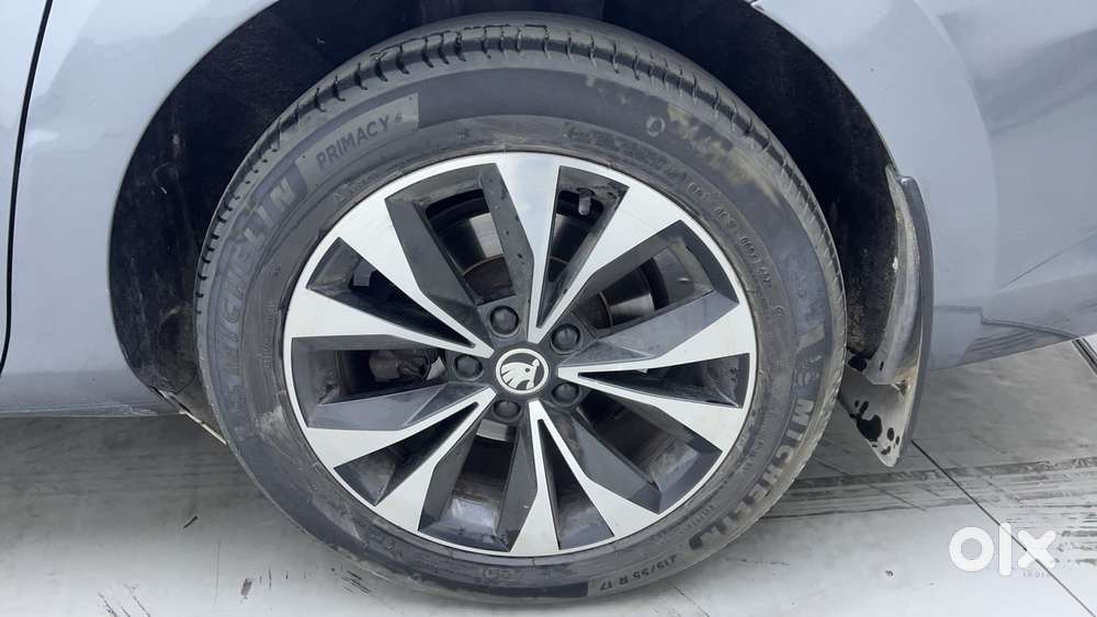 Skoda Superb L&k 1.8 Tsi At, 2022, Petrol