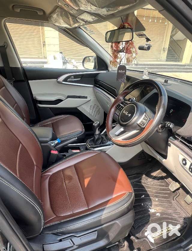 Kia Carens Petrol 2024 Model