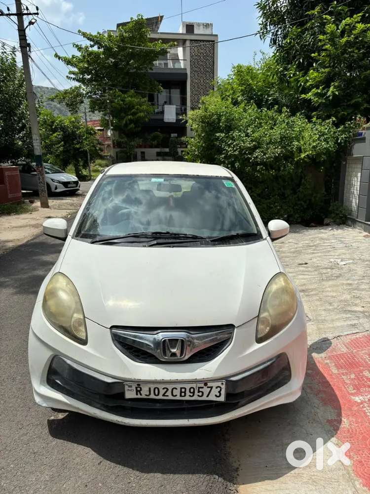 Honda Brio 2014 Petrol In Excellent Condition -> Tyres Are New Speaker