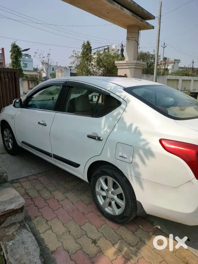 Nissan Sunny 2012