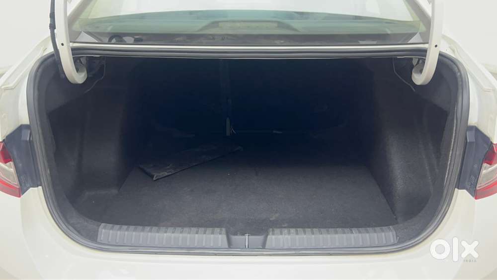 Skoda Slavia Style 1.0l Tsi Mt, 2022, Petrol