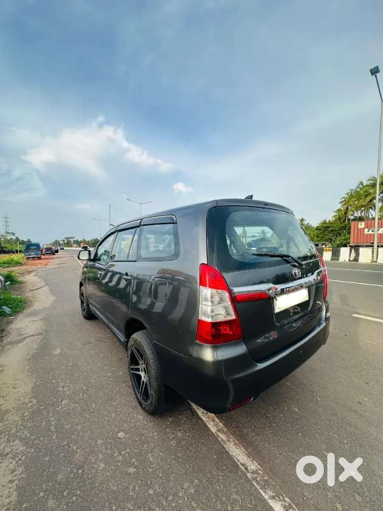 Toyota Innova 2015 Diesel Well Maintained.