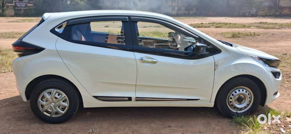 Tata Altroz 1.2 Xe, 2022, Petrol