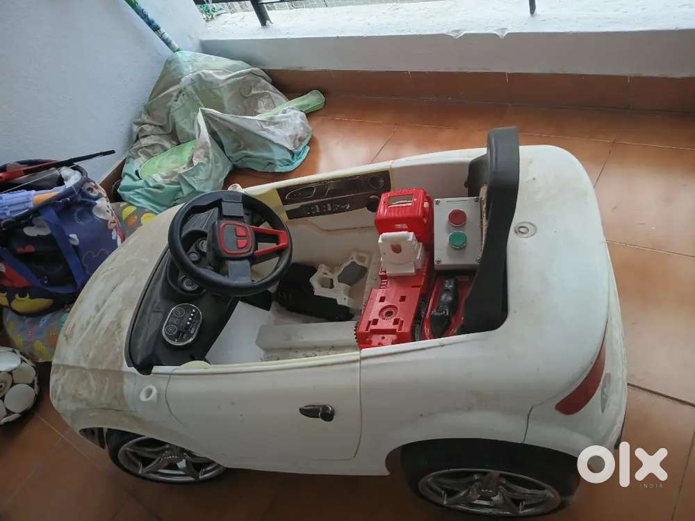 Kids Electric Ride-On Audi Car (Motor Functional - Needs Battery) - Photo 2