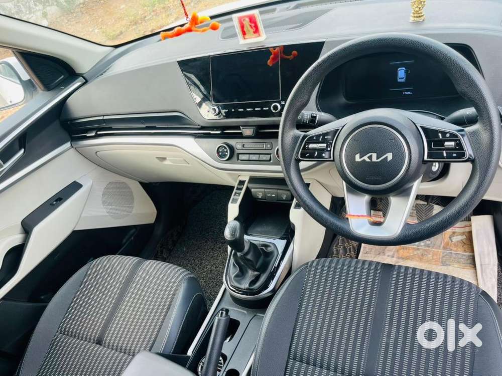 Kia Carens 2023 Petrol 17000 Km Driven