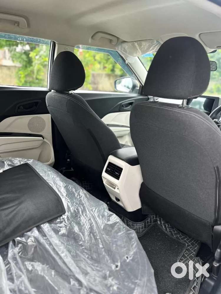 Mahindra Xuv 3xo, 2025, Petrol