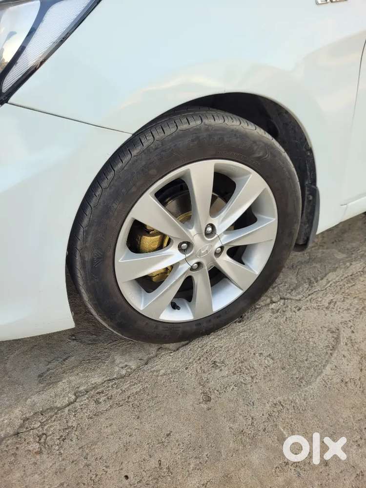 Hyundai Verna 1.6 Sx(o) 2012 Top End Model