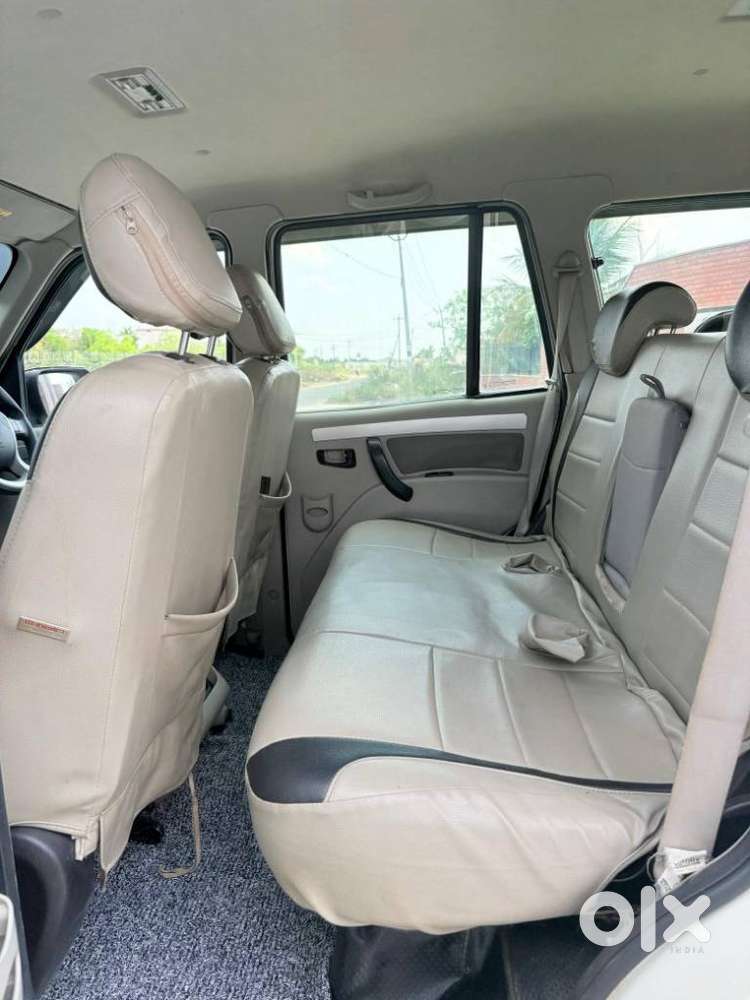 Mahindra Scorpio S10, 2017, Petrol