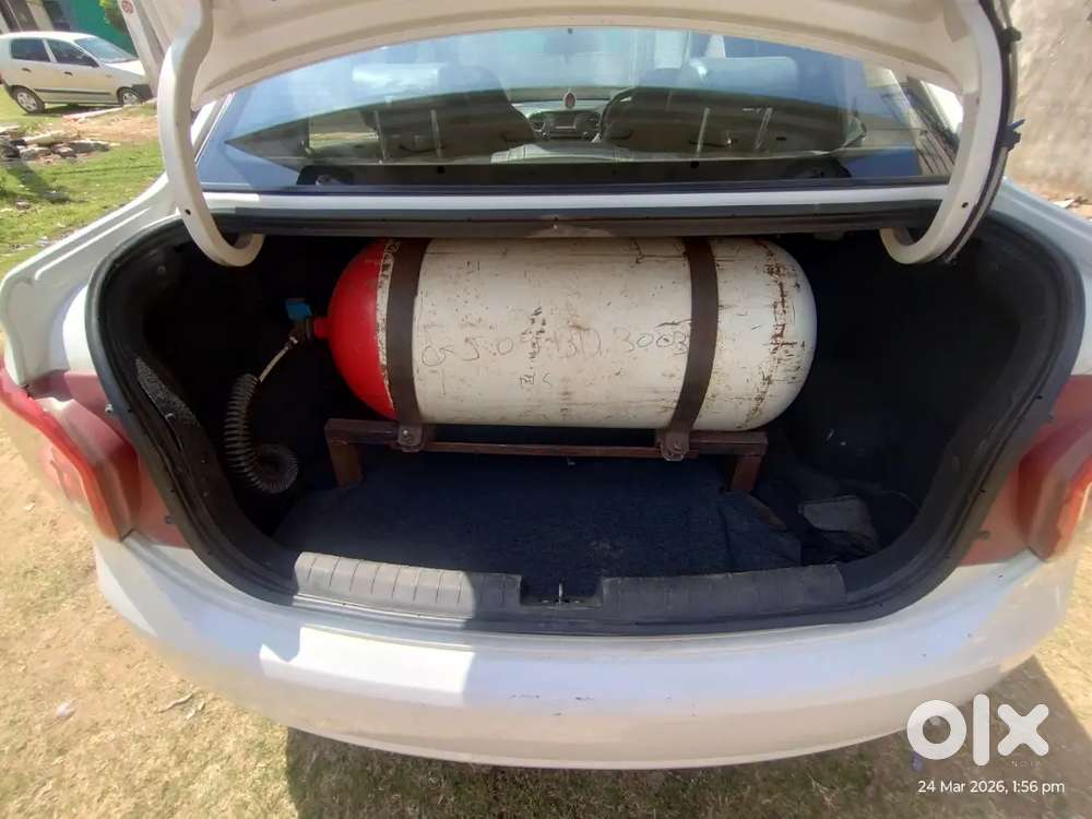 Hyundai Xcent 2016 (price 3,50,000)